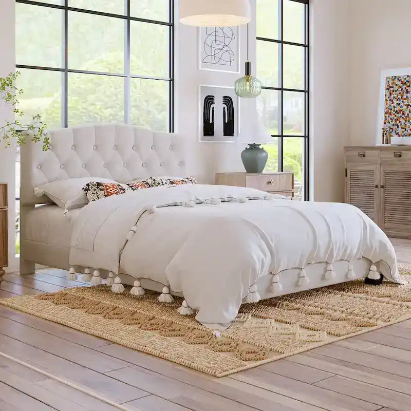 Cadre de lit plateforme avec tête de lit incurvée en selle, lit plateforme de style royal médiéval moderne avec détails capitonnés en losange