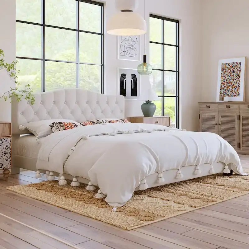 Cadre de lit plateforme avec tête de lit incurvée en selle, lit plateforme de style royal médiéval moderne avec détails capitonnés en losange