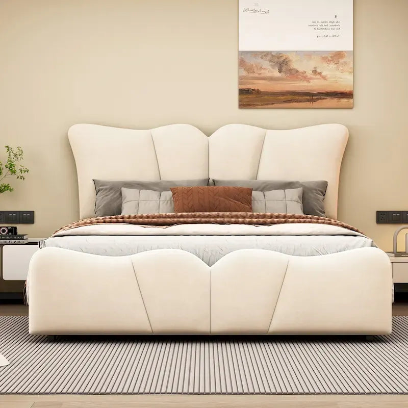 Lit plateforme pleine grandeur rembourré en velours beige
