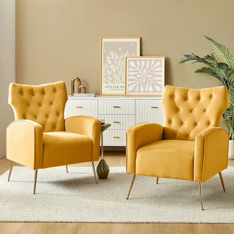 Fauteuil contemporain en velours capitonné à dossier haut avec pieds évasés en métal doré