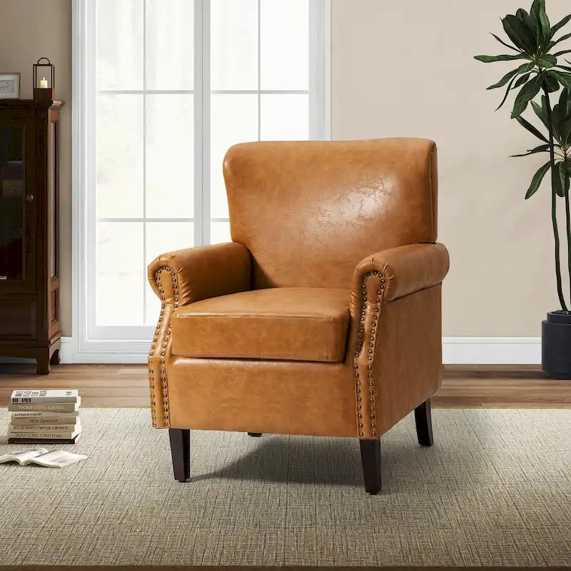 Fauteuil en cuir de transition avec accoudoirs roulés cloutés