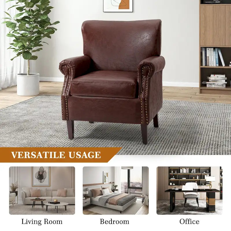 Fauteuil en cuir de transition avec accoudoirs roulés cloutés