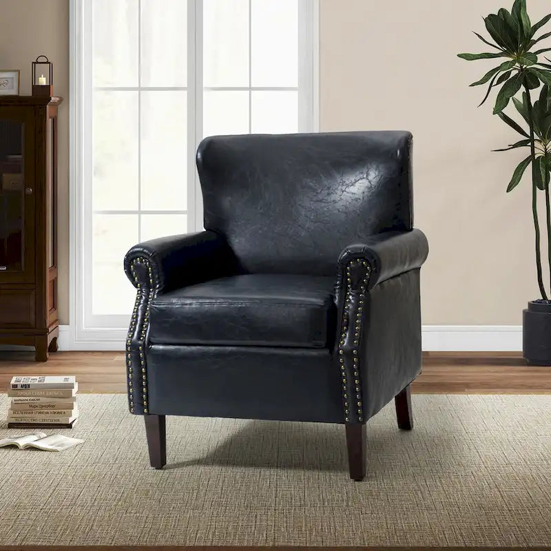 Fauteuil en cuir de transition avec accoudoirs roulés cloutés